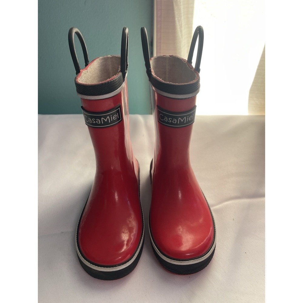 Kids Red rubber boots size in excellent condition size 10